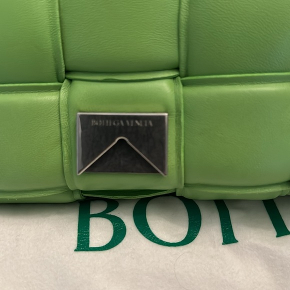 Bottega Veneta Padded Cassette bag in Acid Green leather - Picture 9 of 10